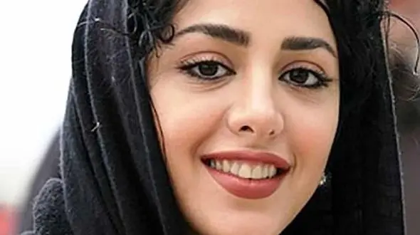 جذابیت خانم بازیگر چادری خارج از سریال تلویزیونی ! / مانتوی شیک و چهره ای متفاوت !