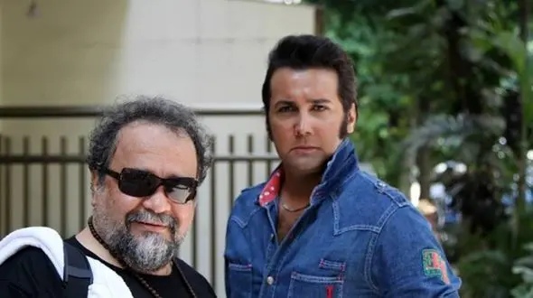 فیلم/ شوخی‌های جالب محمدرضا شریفی‌نیا با حسام نواب‌صفوی در برنامه زنده / شبیه خواننده خارجی هاست!