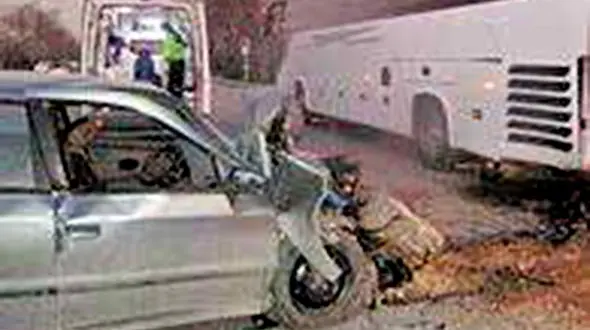 32 مجروح در تصادف اتوبوس و سمند 