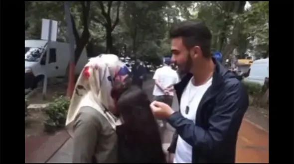 فیلم دختری که مادر فوت شده اش را در خیابان دید ! / اشک همه درآمد ! / دلش را ندارید نبینید !