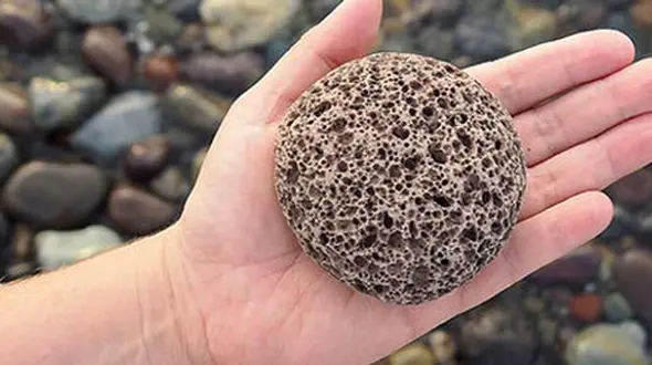 اهمیت استفاده از سنگ پا در حمام