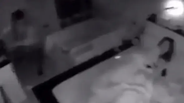 عکس العمل جالب مرد تایوانی حین وقوع زلزله! +فیلم