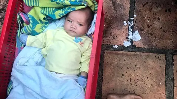 فیلم تلخ رهایی دو کودک  درخیابان