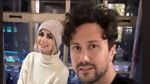 استایل شیک و لاکچری سپیده بزمی پور در سلفی آسانسوریش