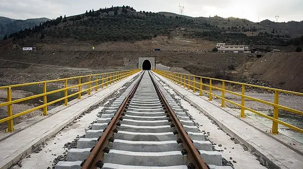 دستگیری سارقان 2 تن ریل راه آهن در قم