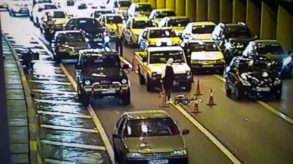 تصادف خونین موتورسیکلت با پراید در تونل رسالت + عکس