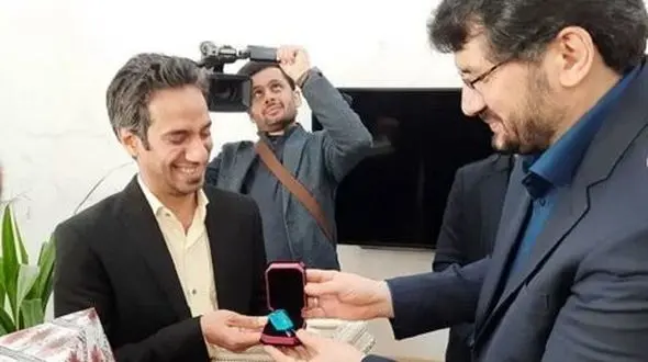 تحویل خانه حیاط دار یک طبقه تکمیل شده طرح نهضت ملی مسکن در خراسان جنوبی