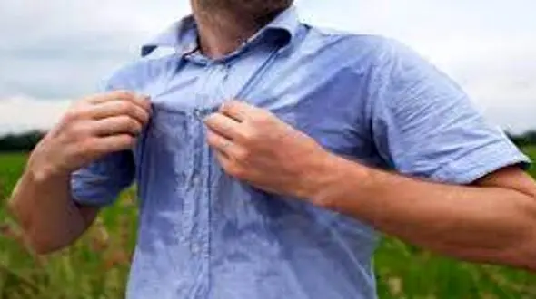 چرا زیاد عرق می‌ کنیم؟ روش‌ های کاهش تعریق را بشناسید