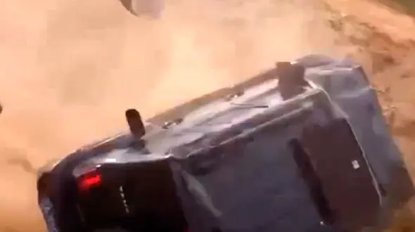 از پرت شدن مرد از آفرود تا برخورد هنگام نمایش دیریفت