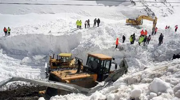 جاده مریوان- سقز باز شد/راه 200 روستای کردستان همچنان مسدود است