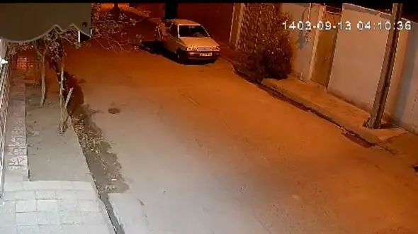 ویدیو شوکه‌کننده از سرقت خودروی پراید در زاهدان/ سارق در 21 ثانیه خودرو را می‌برد!
