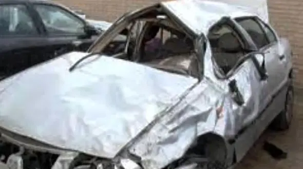 بی احتیاطی راننده در لارستان حادثه آفرید