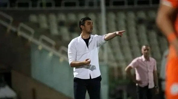 رحمتی: بازیکنانم برای پیشرفت باید ذهن و روح بزرگی داشته باشند/ پرسپولیس را تحت فشار گذاشتیم