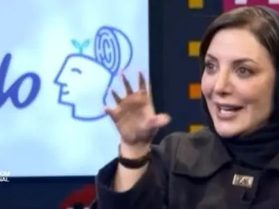 فیلم /  رویا میرعلمی : من ملکه زیبایی هستم .../  همه فکر میکنن من فالگیرم الان ... / قیاسی : خب با اینا فالگیری .../ فال قهوه و تاروت و ...