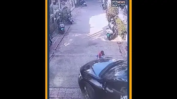 فیلم / رد شدن ماشین از روی کودک خردسال