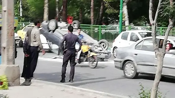 عکسی عجیب از لحظه ای که 4 چرخ پراید در اصفهان به هوا رفت+عکس
