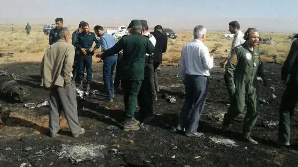 سقوط هولناک هواپیمای نظامی در  فارس+عکس محل حادثه