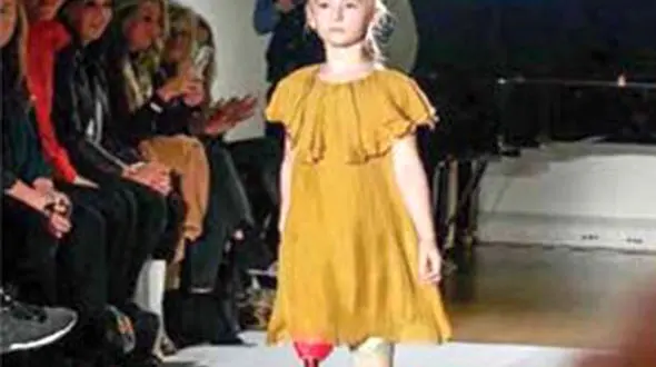 دختر کوچولوی معلول مدلینگ شد + عکس