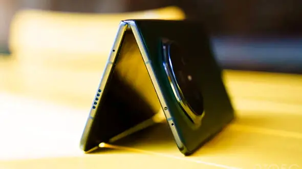 رقابت داغ گوشی‌ های تاشدنی؛ آنر مجیک V5 با باتری بی‌ نظیر مقابل گلکسی زد فولد