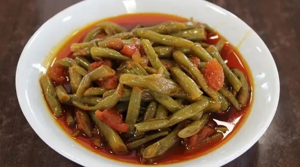 دستور پخت خوراک لوبیا سبز ساده و خوشمزه در خانه