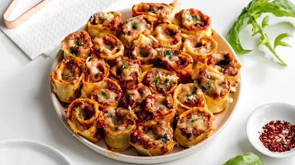  رول لازانیا با پنیر ورقه ای +دستور تهیه