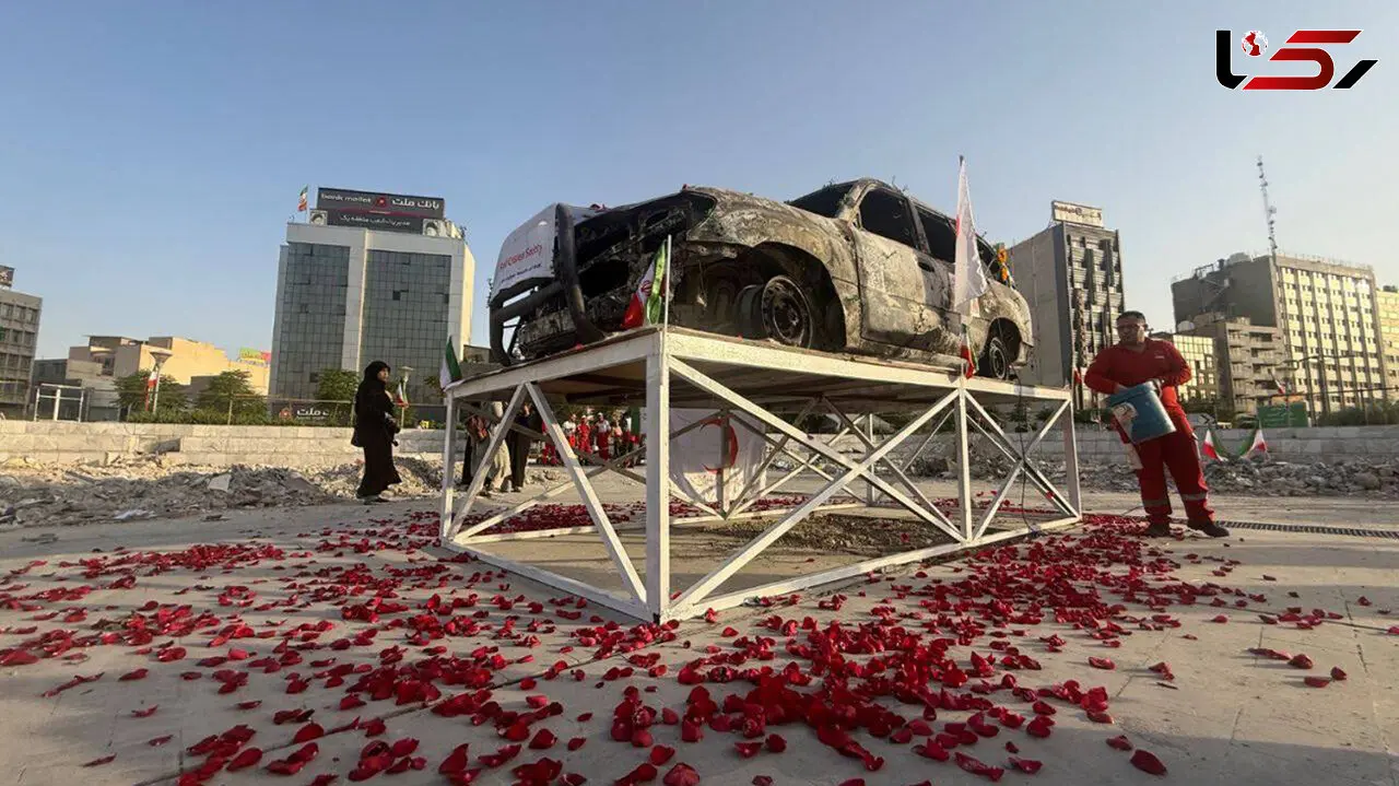 10 عکس حماسی از گلباران آمبولانس شهداى امددگر هلال احمر در میدان هفتم تیر تهران