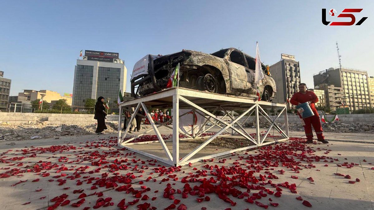 10 عکس حماسی از گلباران آمبولانس شهداى امددگر هلال احمر در میدان هفتم تیر تهران