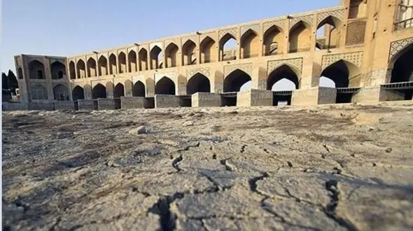 تهدید امنیت کشور با بحران آب / در مسئله آب هرگونه نگاه قومی و محدود به مرزهای استانی محکوم به شکست است + فیلم