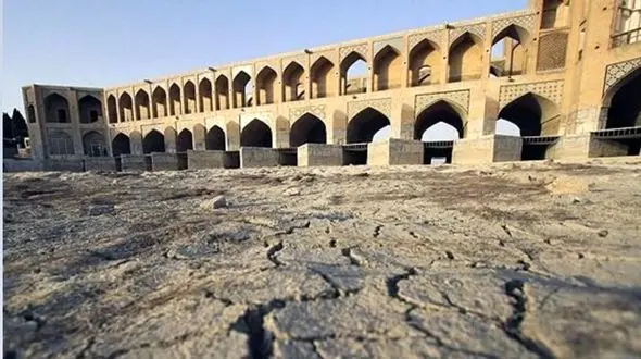 تهدید امنیت کشور با بحران آب / در مسئله آب هرگونه نگاه قومی و محدود به مرزهای استانی محکوم به شکست است + فیلم