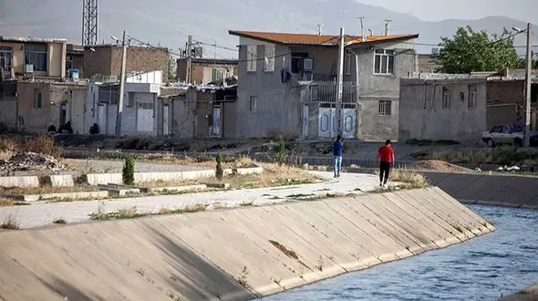 ساخت خانه روی کانال رودخانه ها / حذف سازه های ناایمن در حریم بستر رودخانه ها توسط شهرداری تهران