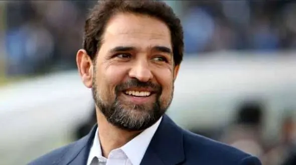 فیلم / حاشیه دوست دختر فیروز کریمی در مصاحبه خارج از ایران ! / همسرش در ایران بود !