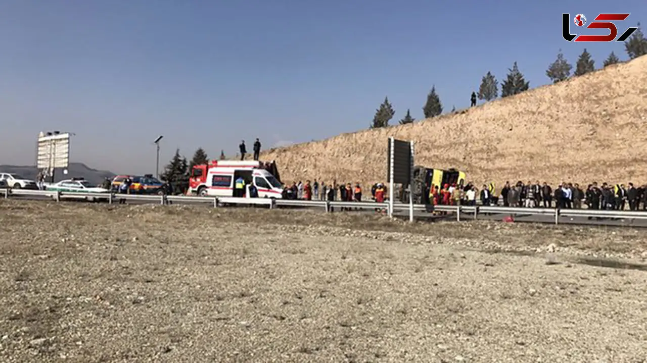 واژگونی اتوبوس شرکت واحد در اتوبان شهید بابایی
