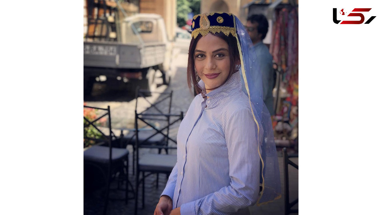 خانم بازیگر لباس جذاب آذری ها را بر تن کرد+ عکس 