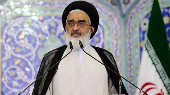 قائل به حجاب اجباری در حوزه شخصی و خصوصی نیستیم / امام جمعه قم مطرح کرد