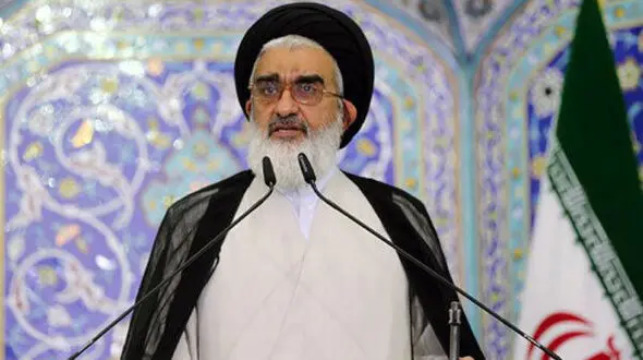 قائل به حجاب اجباری در حوزه شخصی و خصوصی نیستیم / امام جمعه قم مطرح کرد
