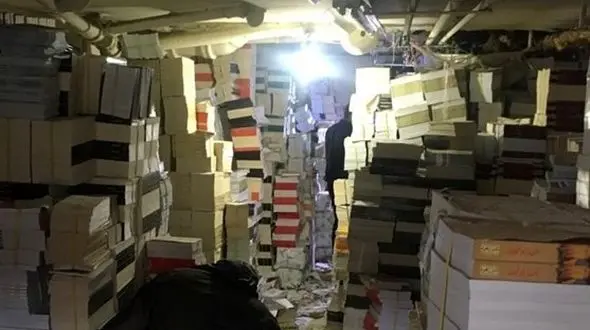 عجیب ترین پرونده / این خانواده تهرانی کتاب قاچاق می کردند! +عکس
