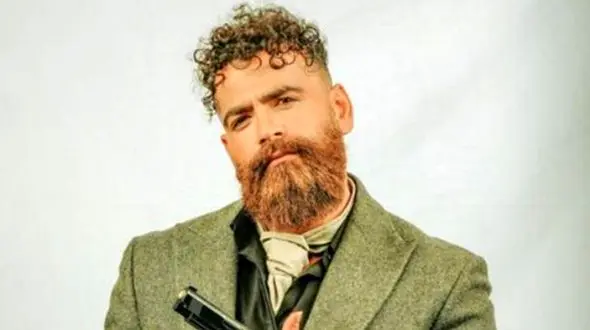 مدل موی عجیب معین زد جنجالی شد + فیلم رفتار های نامتعارفش !