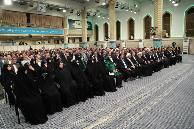 دیدار نمایندگان مجلس شورای اسلامی با رهبر انقلاب حضرت آیت الله خامنه ای -چهارشنبه ۲۱ خرداد ۱۴۰۴