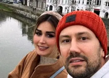 فیلم/ نگاهی به چیدمان شیک و مدرن آشپزخانه سیاه و سفید خانه شاهرخ استخری 