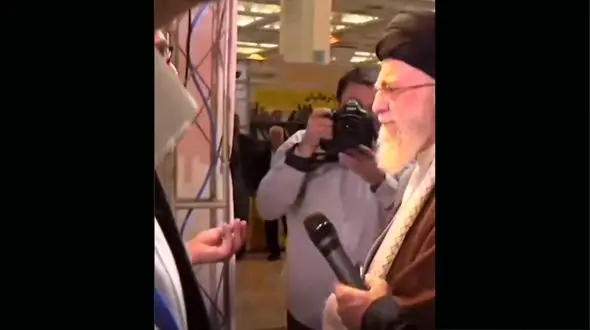 درخواست غرفه دار نمایشگاه کتاب از رهبر انقلاب + فیلم