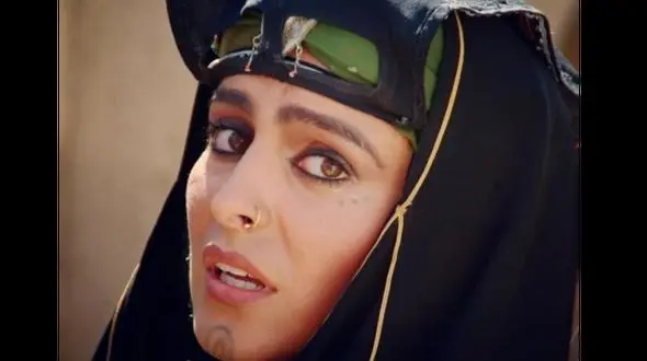 فیلم / پیانو نوازی احساسی مرحوم ماهچهره خلیلی بازیگر مختارنامه /  با آهنگ غمگین دوری تو جان مرا به لب رسانده  !