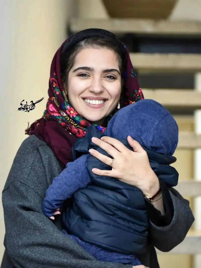 حضور خانوادگی سپند امیرسلیمانی در نمایشگاه همسر امیرعلی نبویان | تصاویر