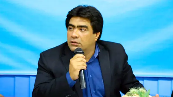 اکبر رجبی: چرا دختر ۱۸ ساله بهزیستی را وسط آسیب شهر رها می کنید/ سگ ها نباید از زن های ما در بیابان مراقبت کنند + فیلم