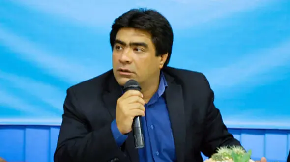 اکبر رجبی: چرا دختر ۱۸ ساله بهزیستی را وسط آسیب شهر رها می کنید/ سگ ها نباید از زن های ما در بیابان مراقبت کنند + فیلم