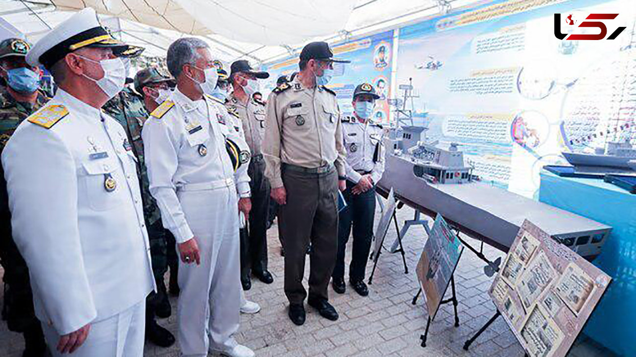 امیر دریادار سیاری از نمایشگاه دستاوردهای ملی دفاع مقدس بازدید کرد