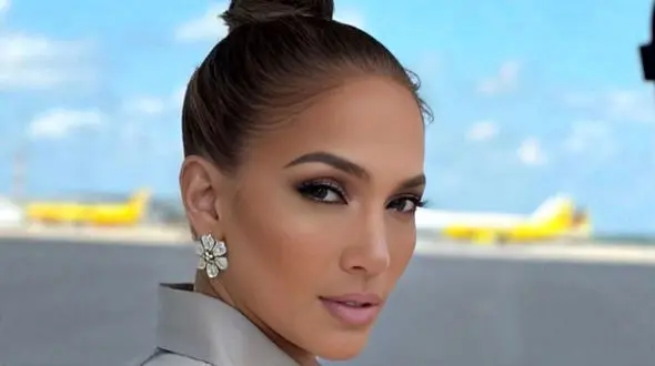 استایل جذاب جنیفر لوپز در تعطیلات کریسمس