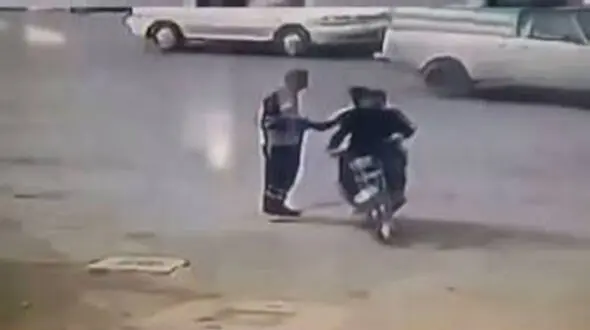 فیلم/ سارق موبایل پاکبان مشهدی دستگیر شد/ پشیمانم، غلط کردم