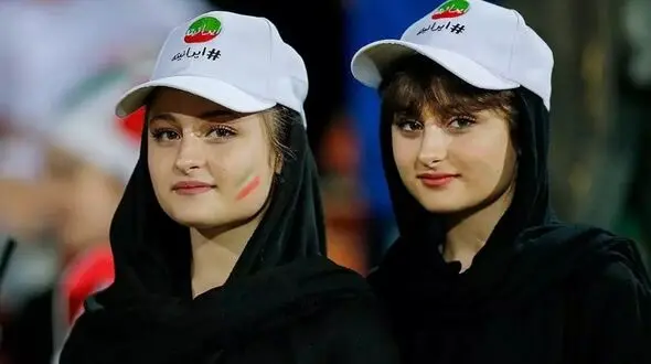  عکس عجیب از دور دور سارا و نیکا با دختران ایرانی / دوقلوها کی به ایران آمدند؟!