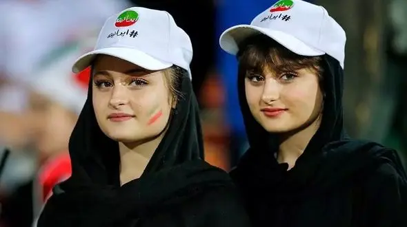  عکس عجیب از دور دور سارا و نیکا با دختران ایرانی / دوقلوها کی به ایران آمدند؟!