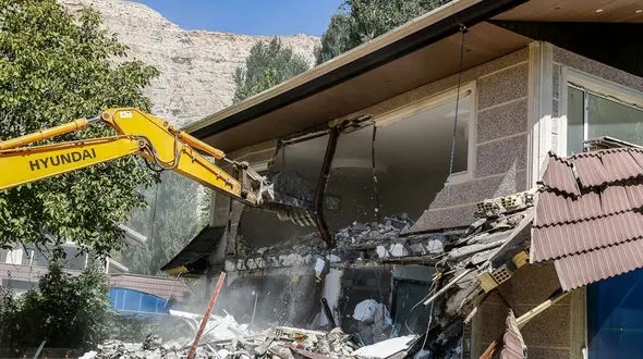 زمین خوارها در فیروزکوه نقره داغ شدند /۳۰۰ هکتار از ساخت و سازهای غیرمجاز در فیروزکوه آزاد شد 